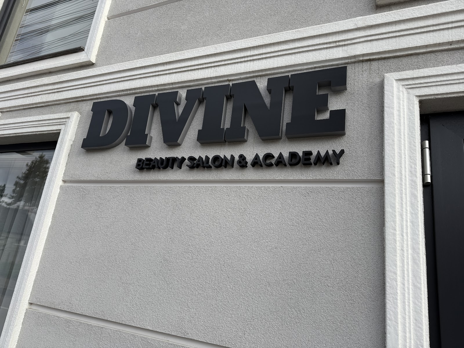 DIVINE beauty salon &academy