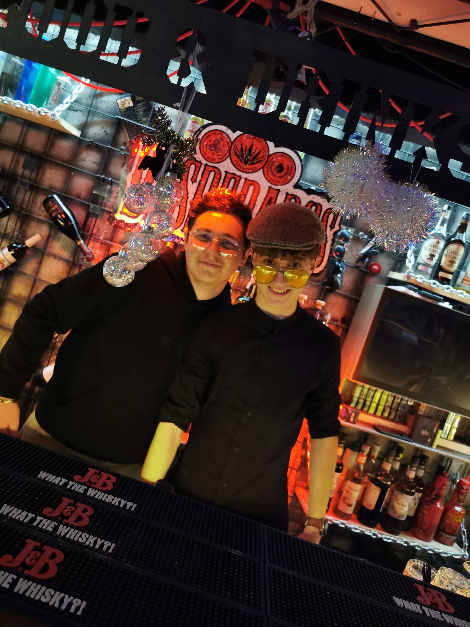 Cross Medio Pub