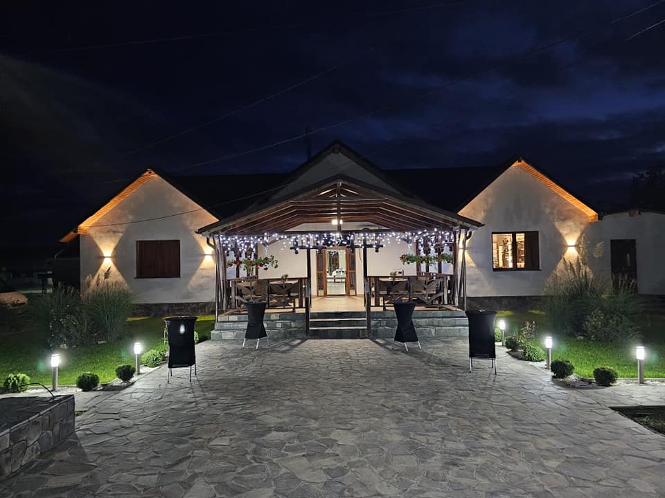 Restaurant Dari / Katering Lipău