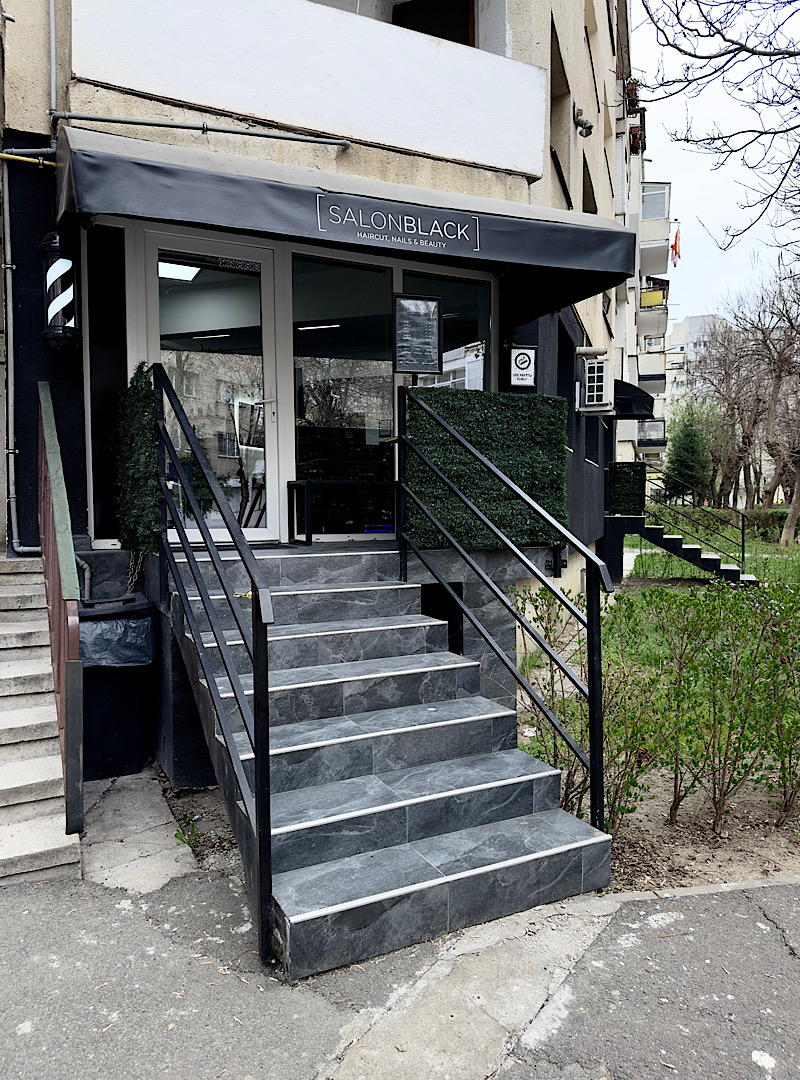 Salon Black