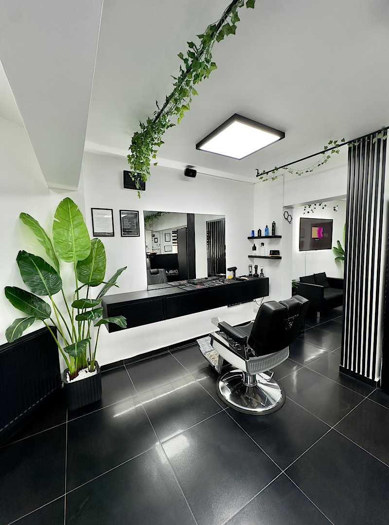 Salon Black