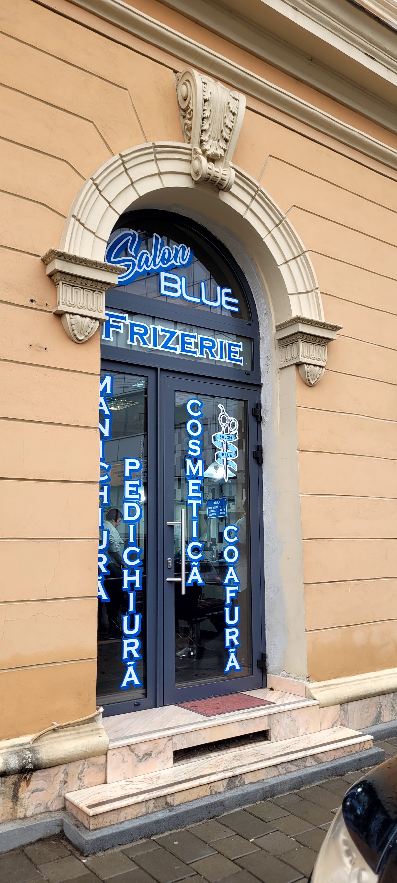 Salon Blue