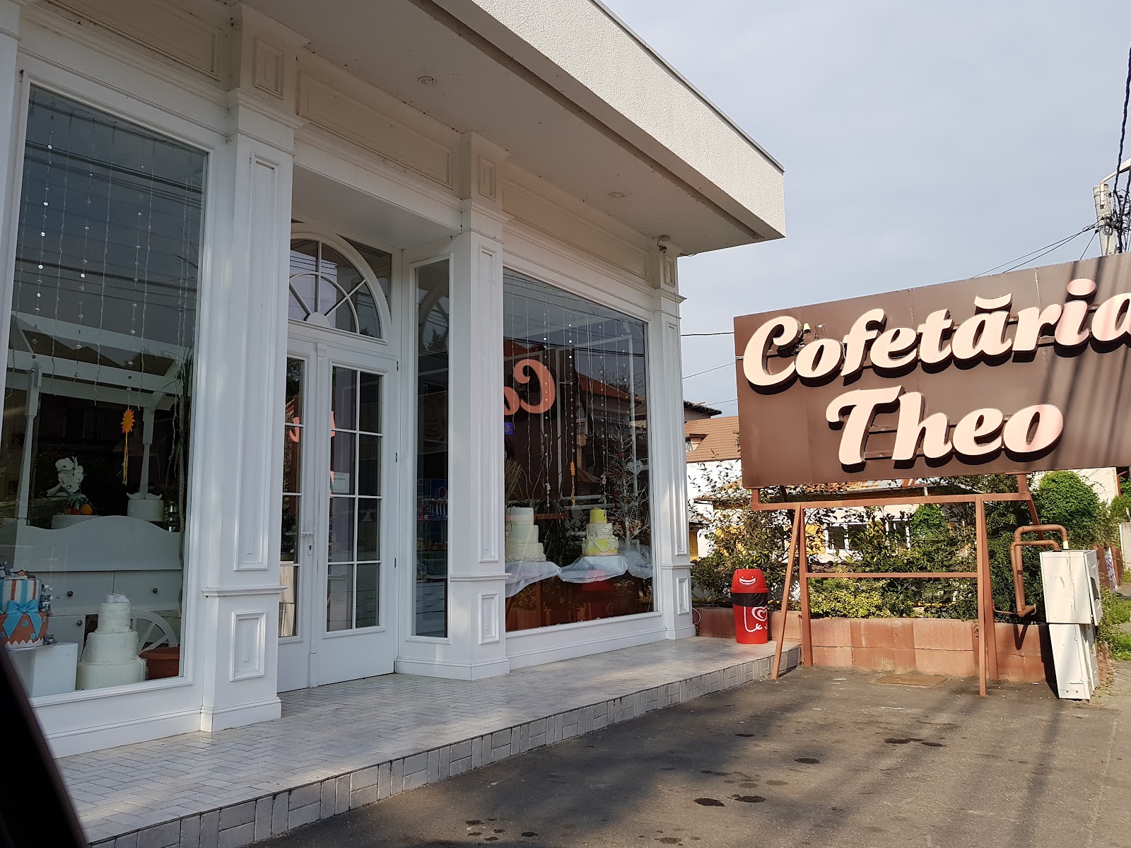 Laborator – Cofetăria Theo