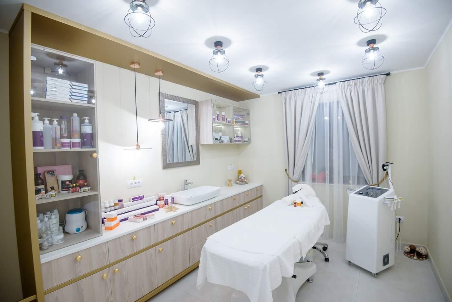 Entourage Salon & Academy
