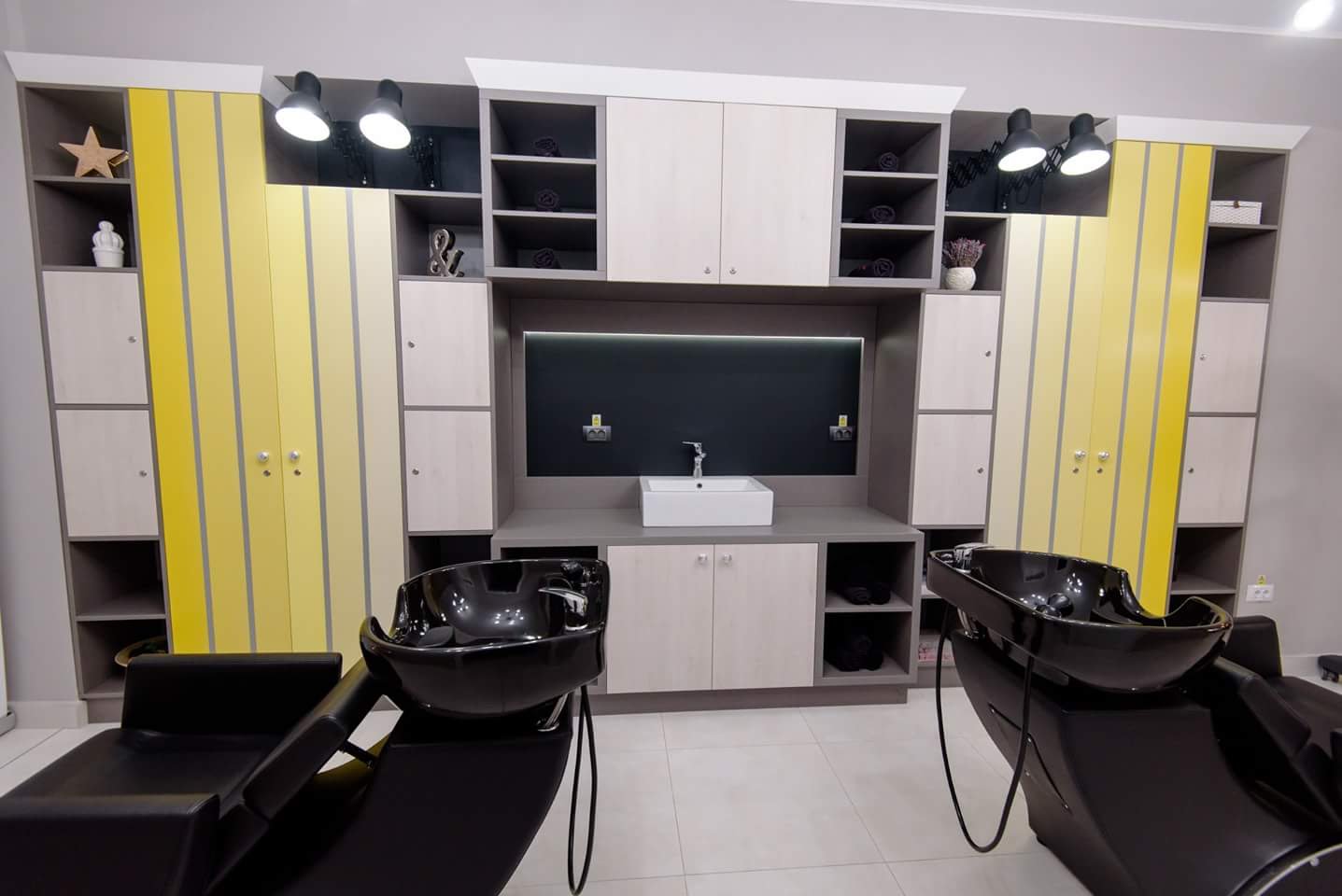 Entourage Salon & Academy