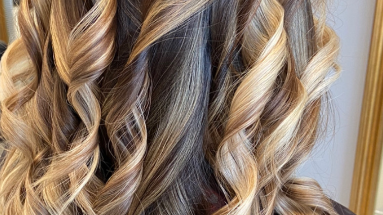 Salon Hairdresser Adina