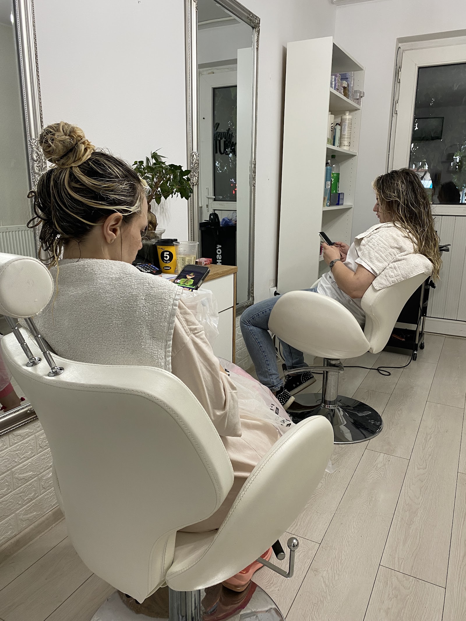 Salon Concept RED