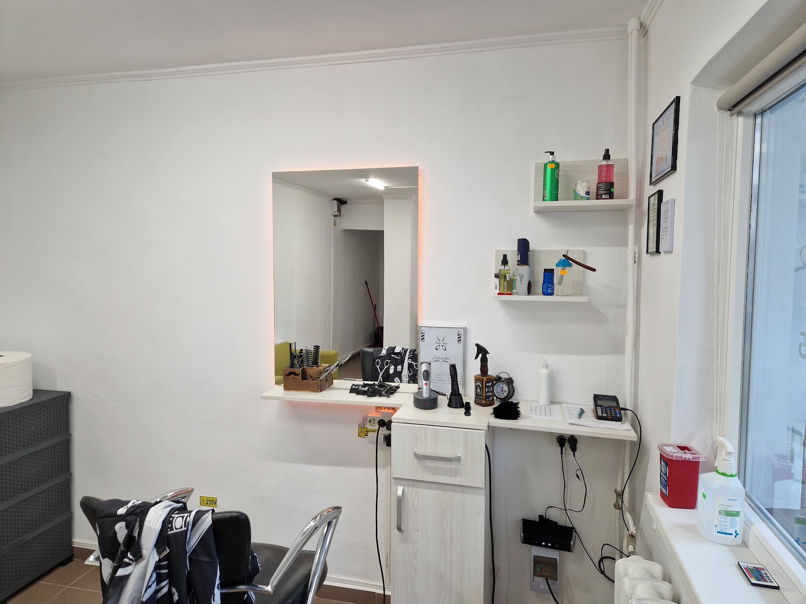 Salon Ioniq