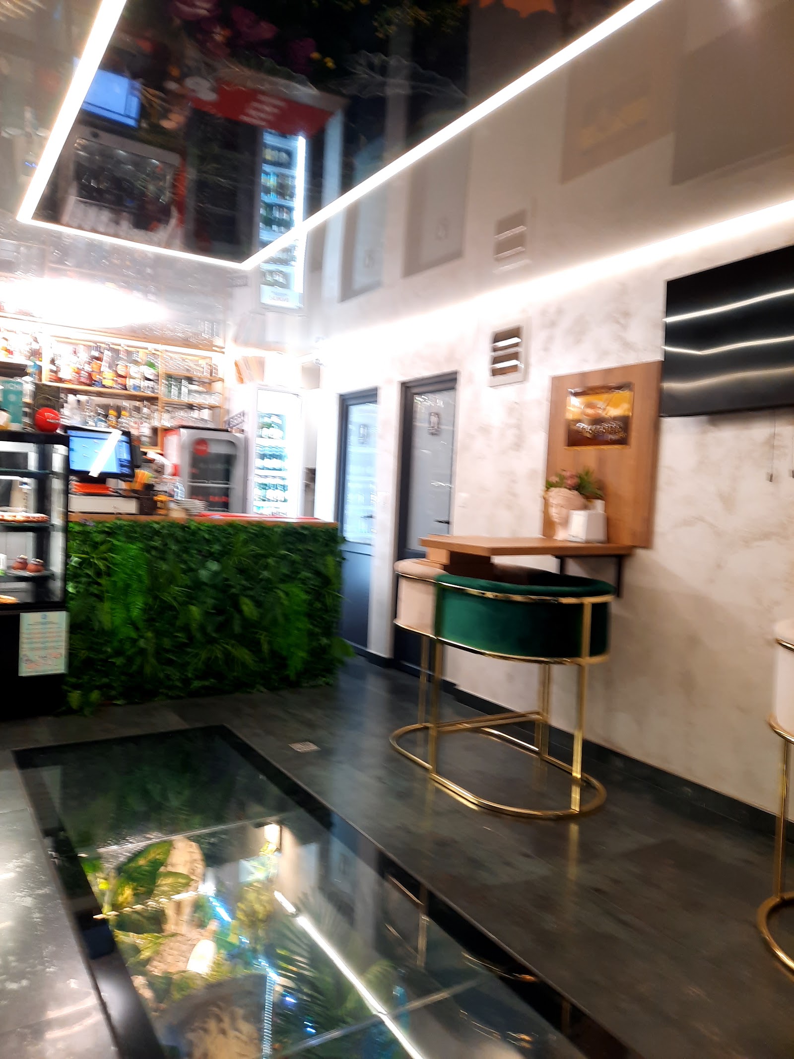 Maui Cake Bar