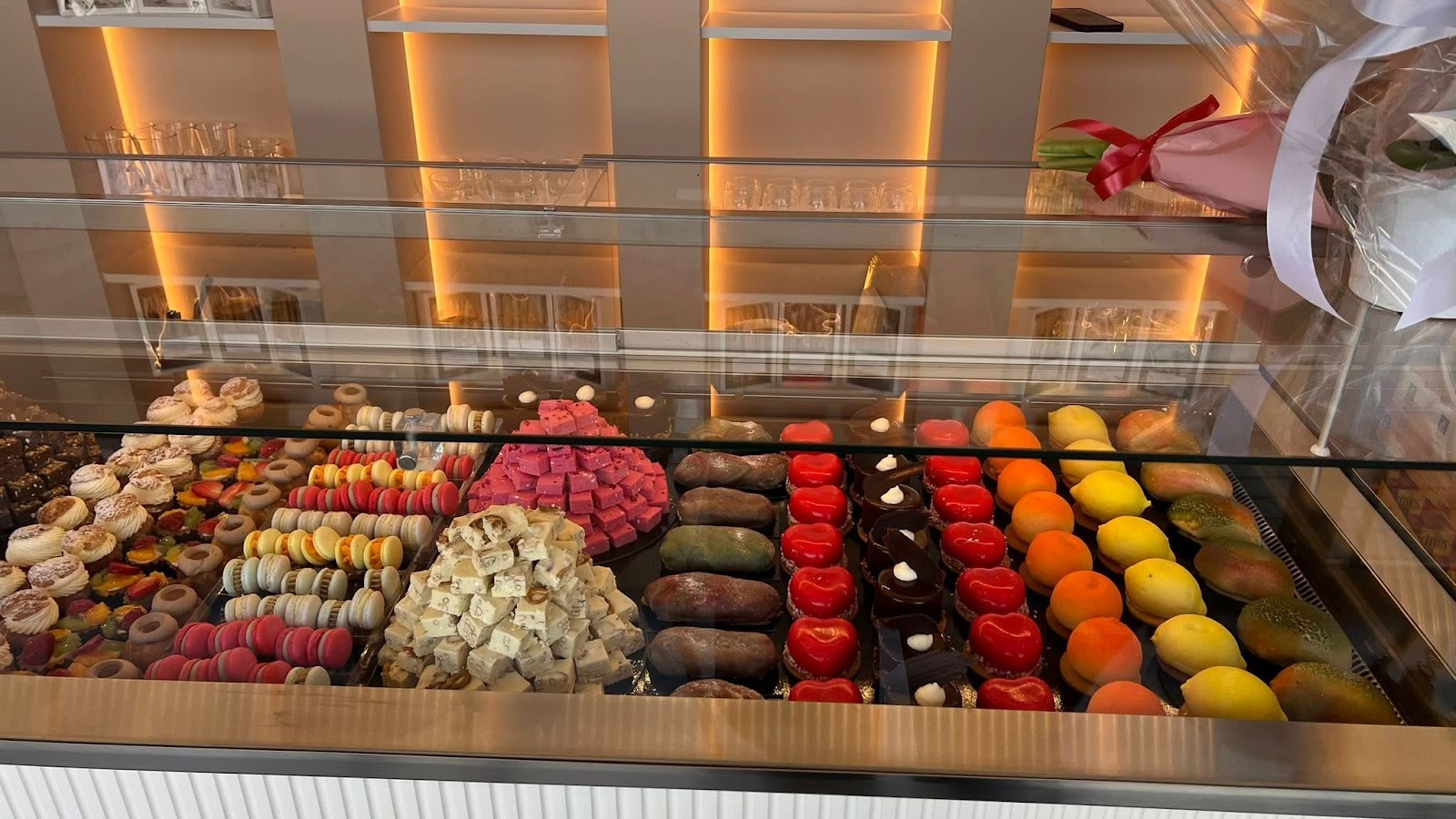 Cofetăria Esther Cakes