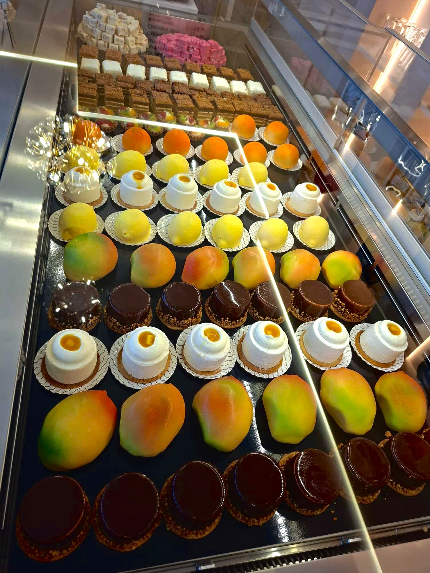 Cofetăria Esther Cakes
