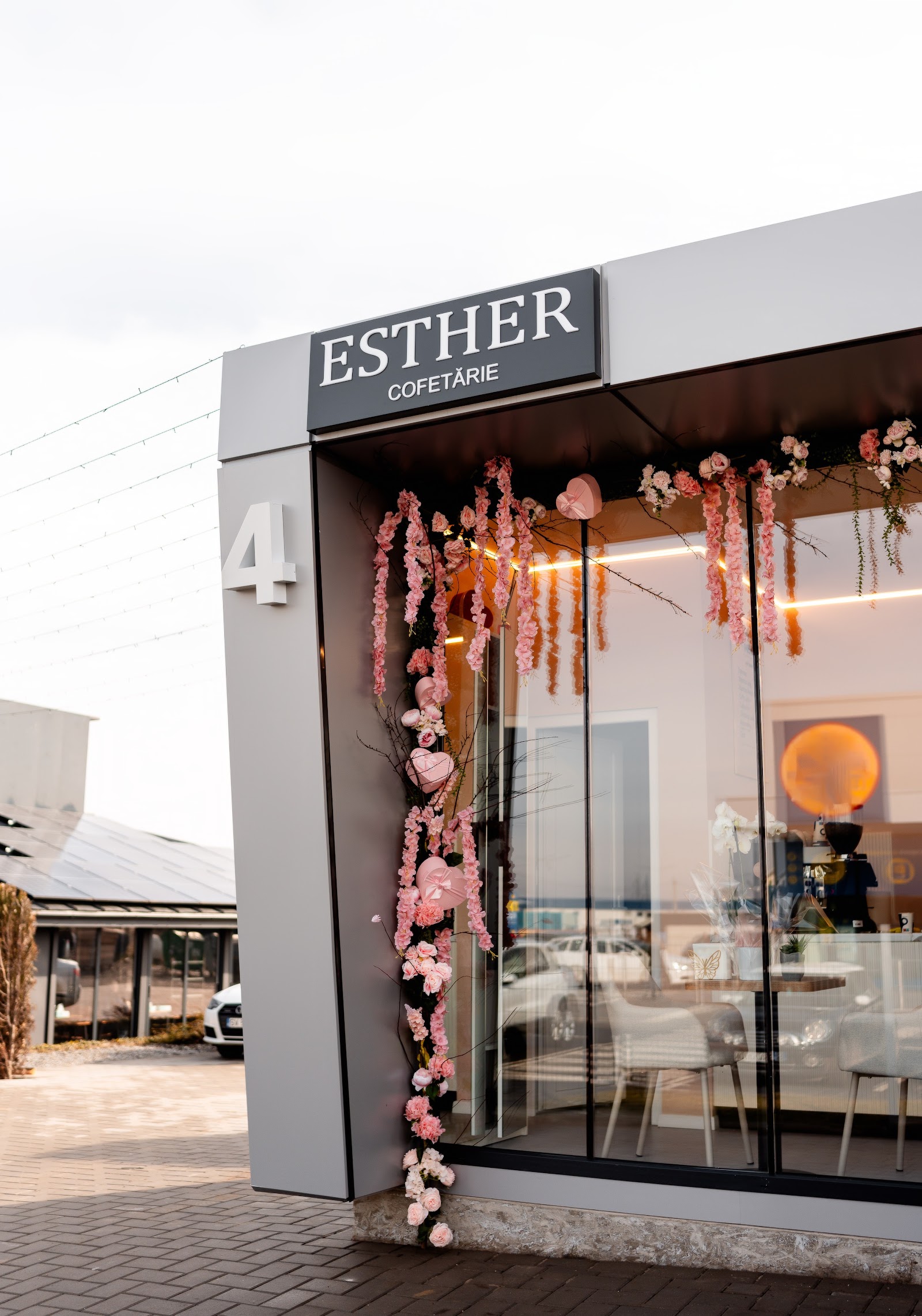 Cofetăria Esther Cakes