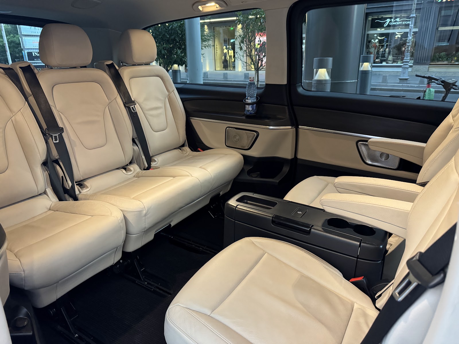 Axis Limo