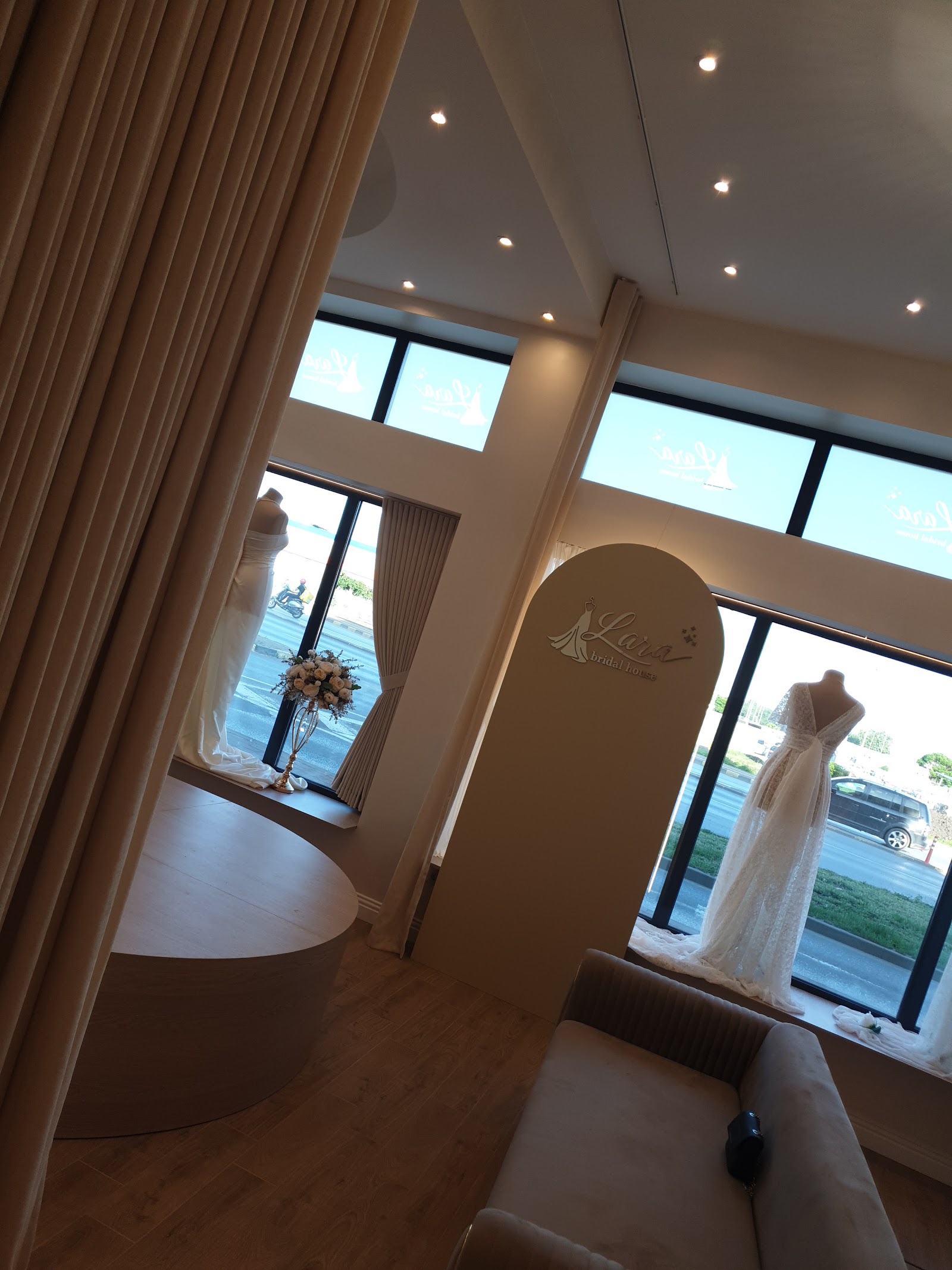 LARA Bridal House