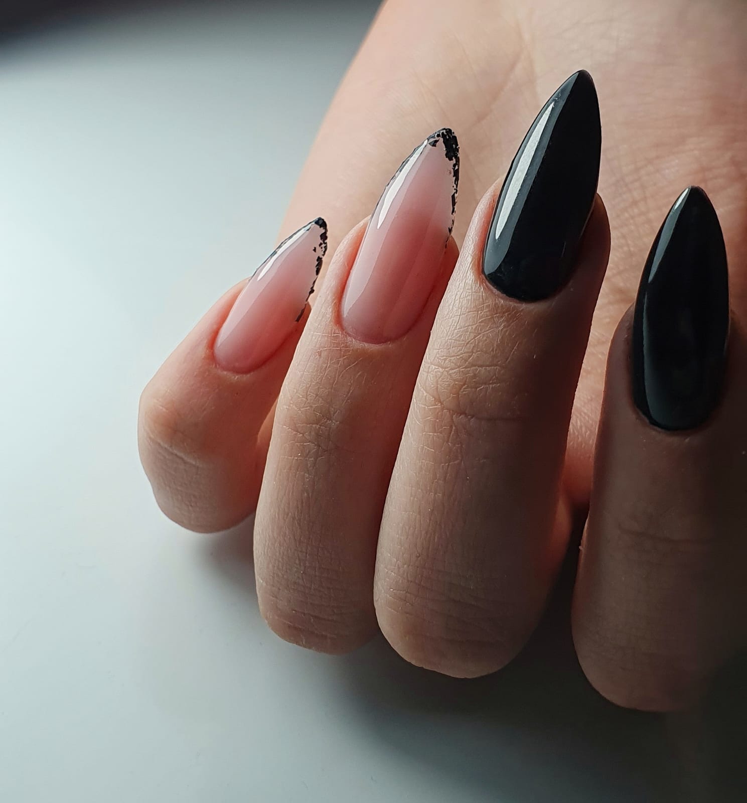 Salon Paris Suceava: Balayage Suceava, Unghii cu Gel, Tratament Facial, Microneedling, Extensii Gene Suceava