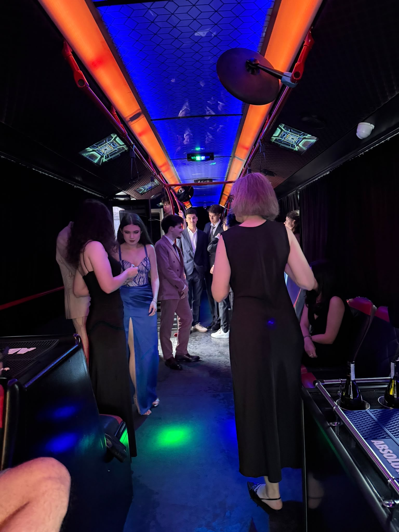 Limo Bus Party - autobuz petrecere Bucuresti
