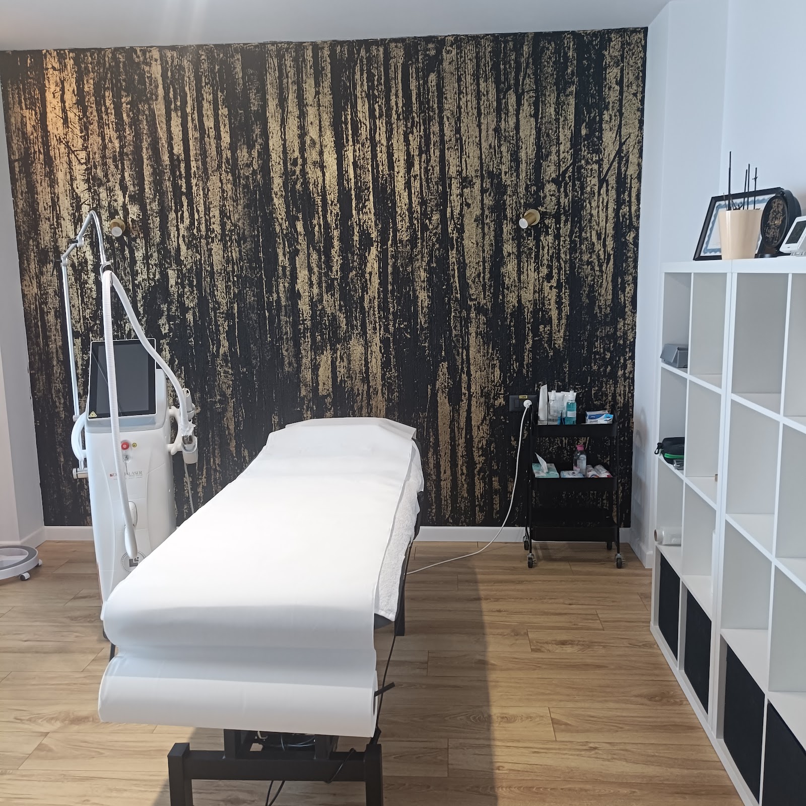 InstaGlow Beauty Salon