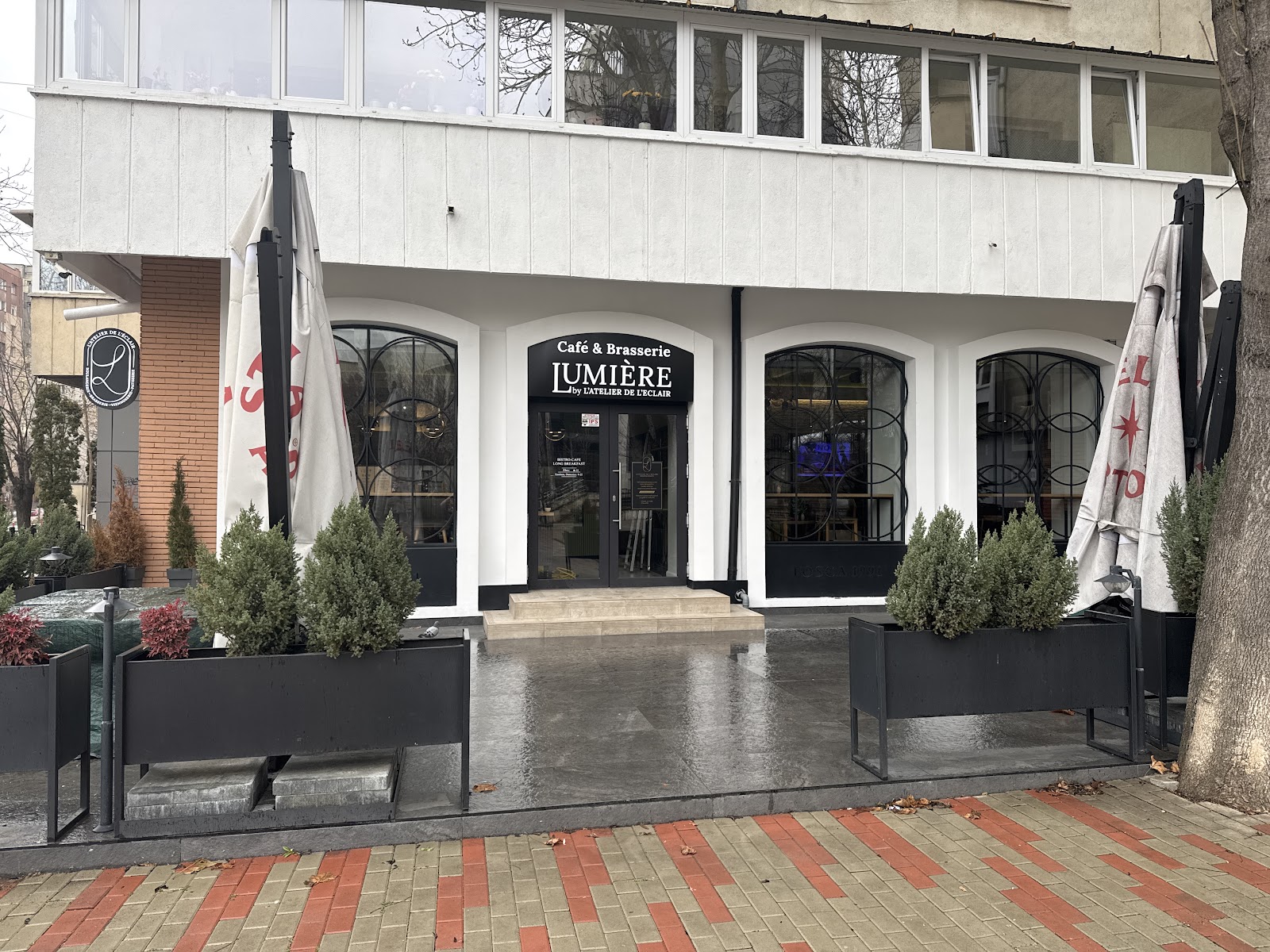 Lumière Café Brasserie by L’ Atelier de L’Eclair