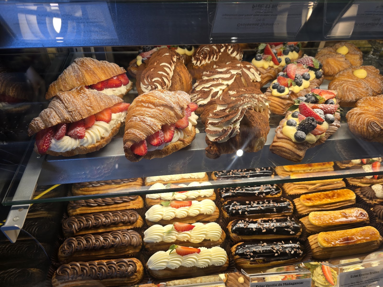 Lumière Café Brasserie by L’ Atelier de L’Eclair