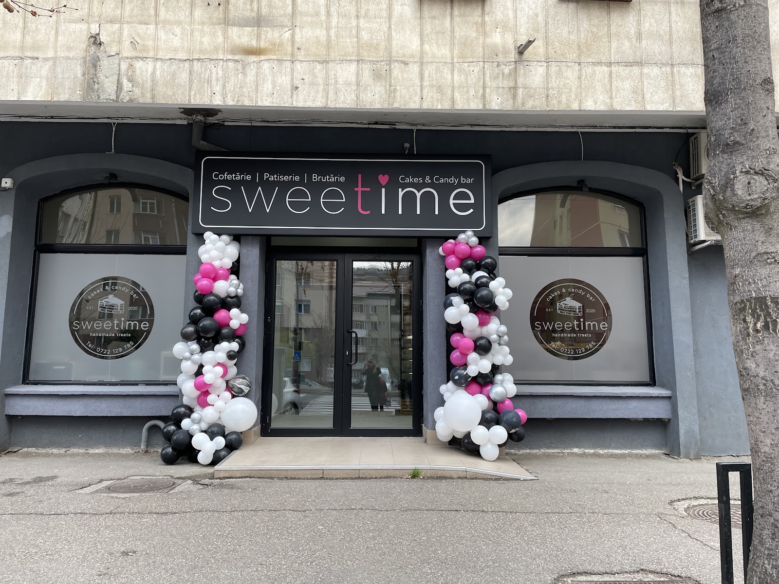 Sweetime Cakes & Candy Bar