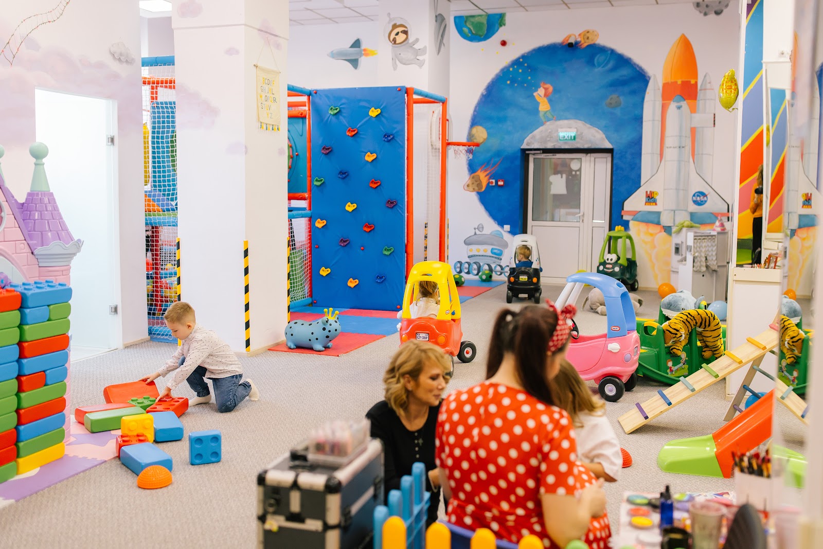 Hip Kids Club: Petreceri Private & Loc de Joacă Piatra Neamt