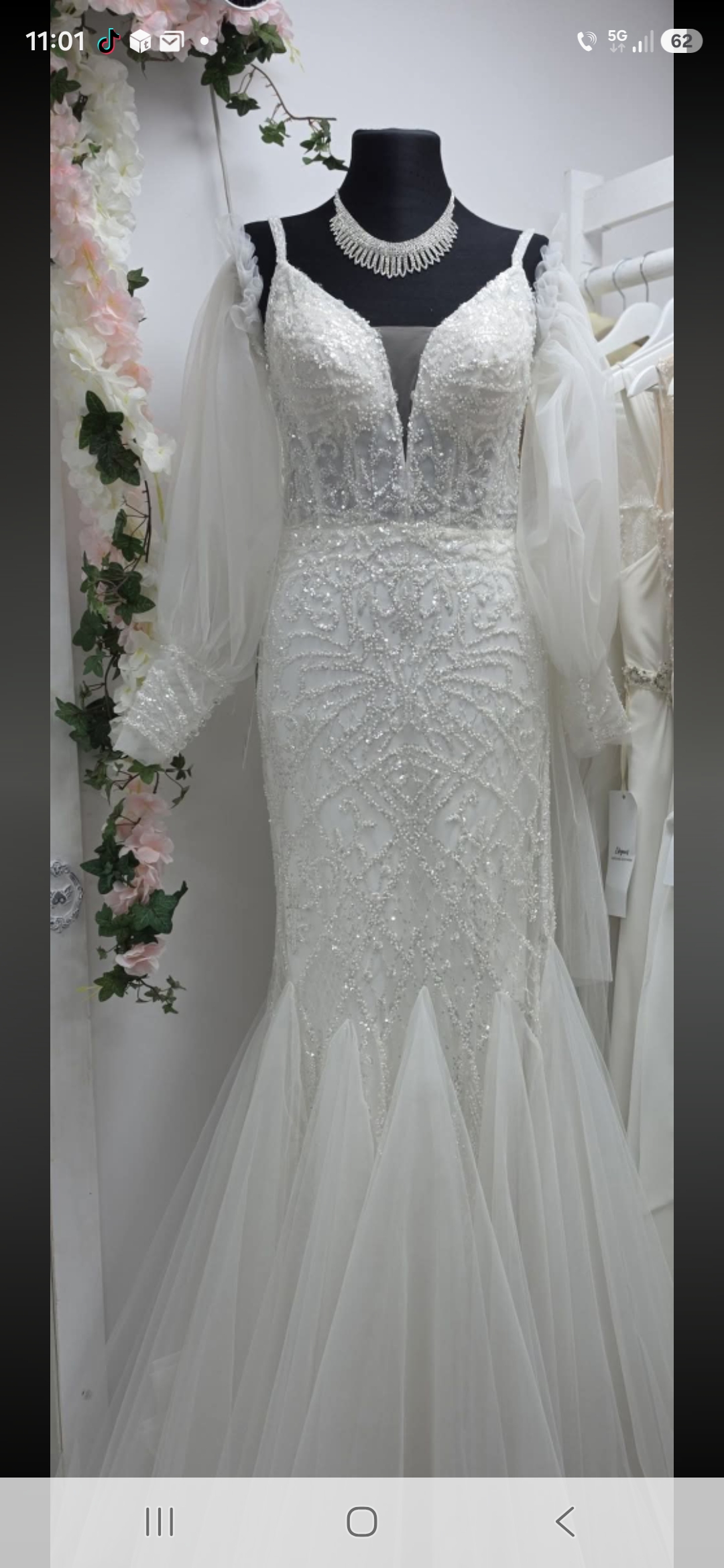 Elegans Wedding & Flowers(rochii mireasa)