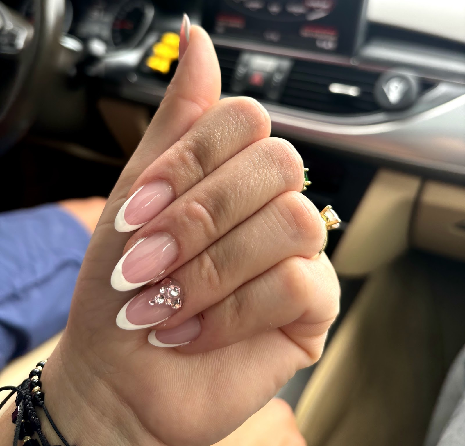 COSTIȘ - Nails Studio