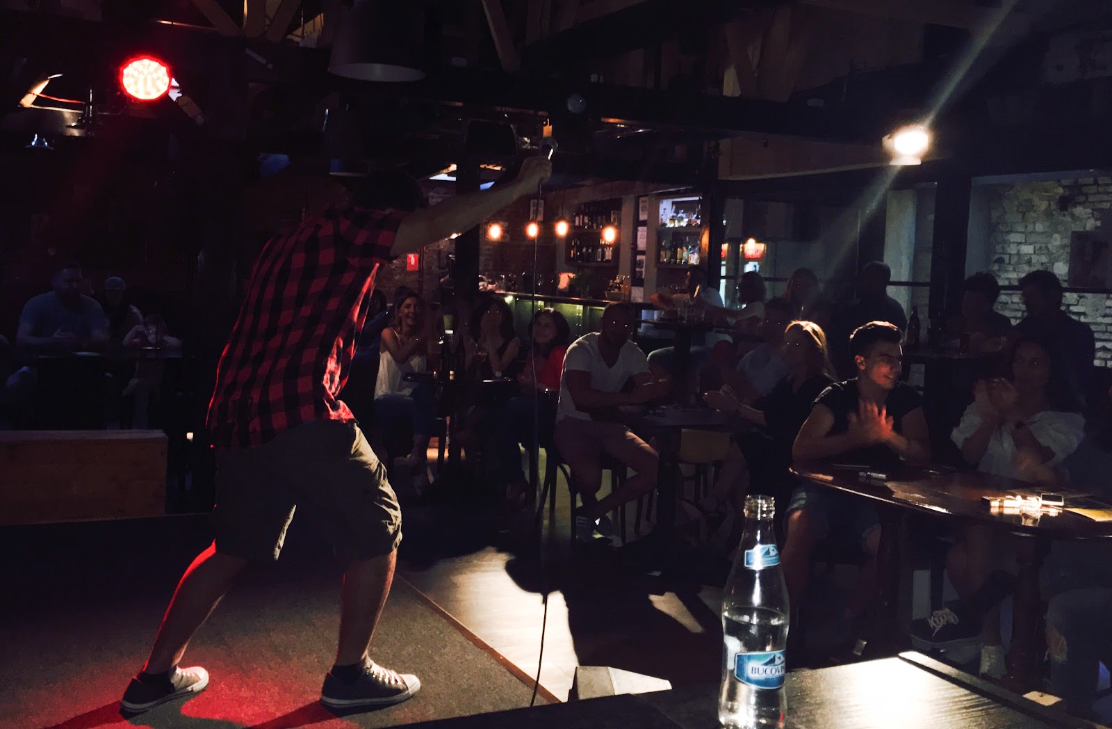 Stand-Up Comedy (Spectacole, Rezervari, Show-uri Live, Evenimente,contact)