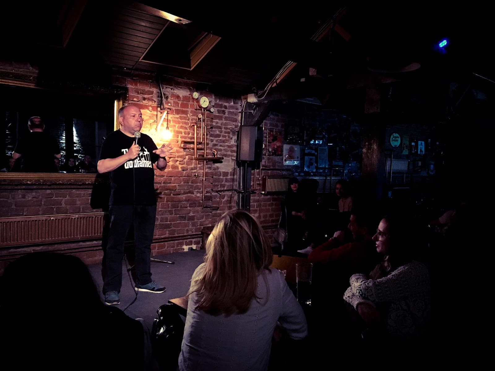Stand-Up Comedy (Spectacole, Rezervari, Show-uri Live, Evenimente,contact)
