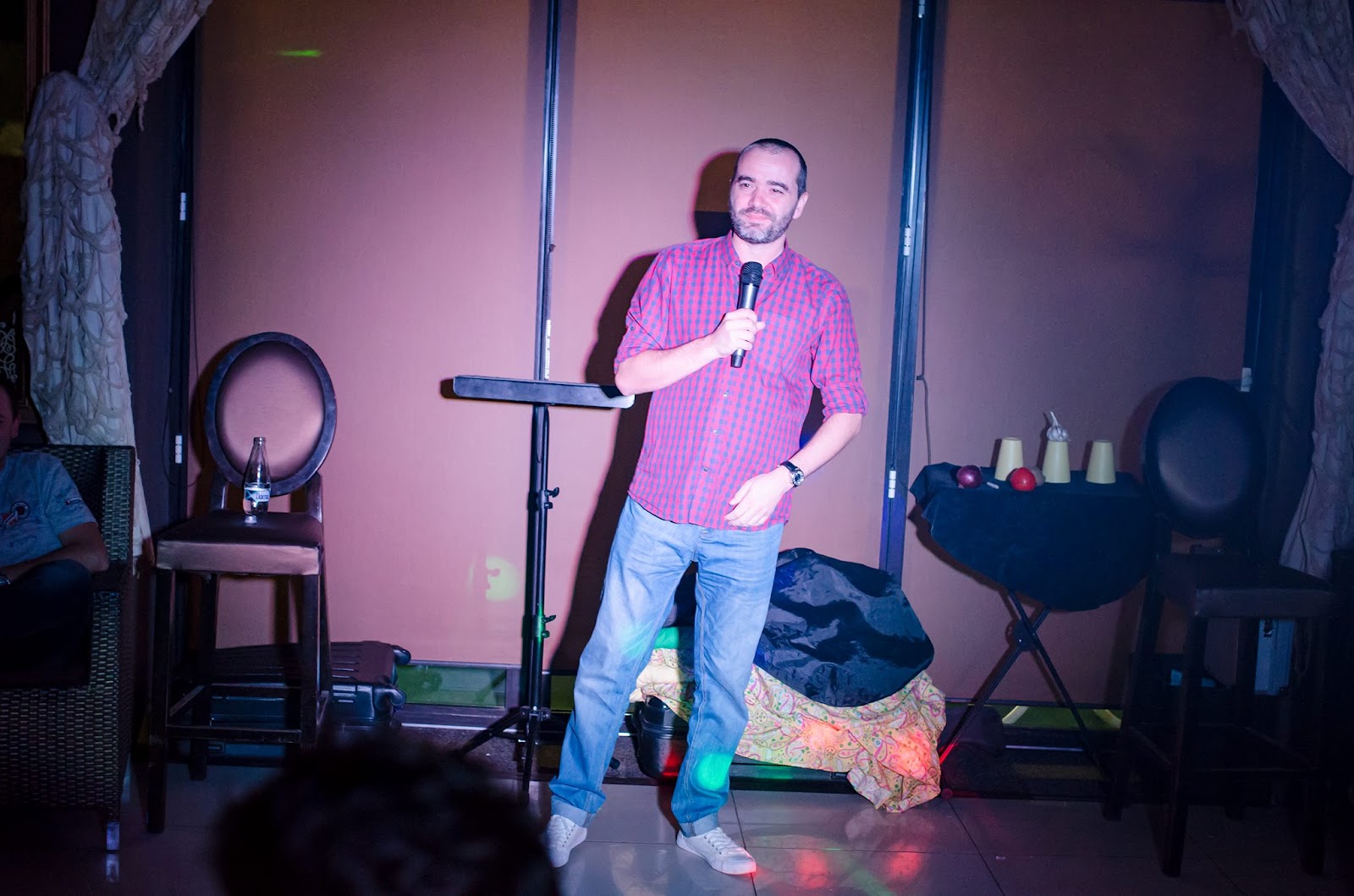 Stand-Up Comedy (Spectacole, Rezervari, Show-uri Live, Evenimente,contact)