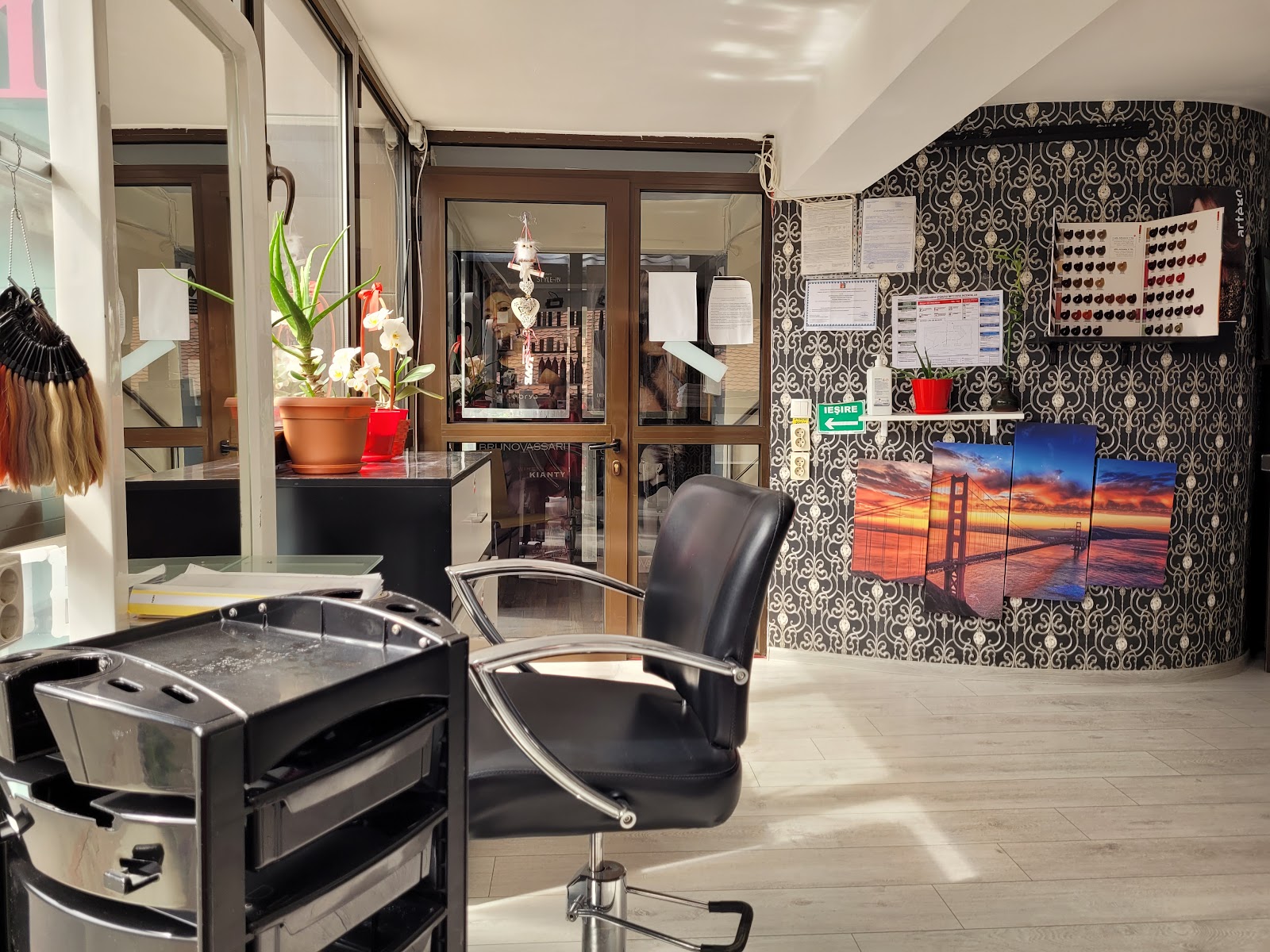 Chic Salon