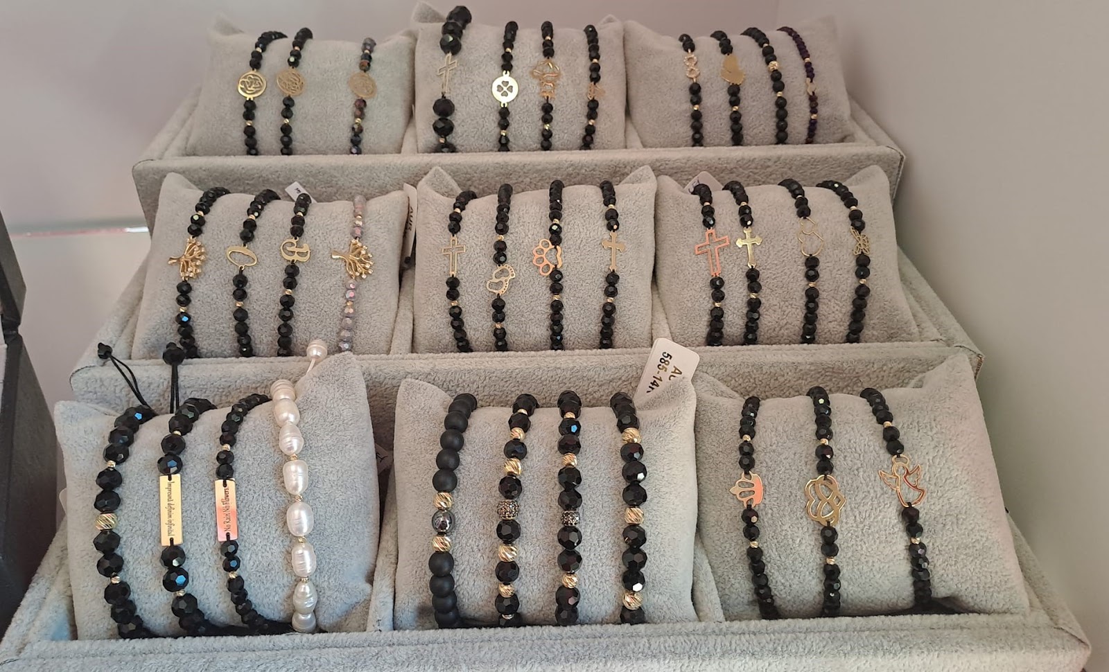 AmprentaHandmade - Bratari, haine si accesorii personalizate, Piatra Neamt