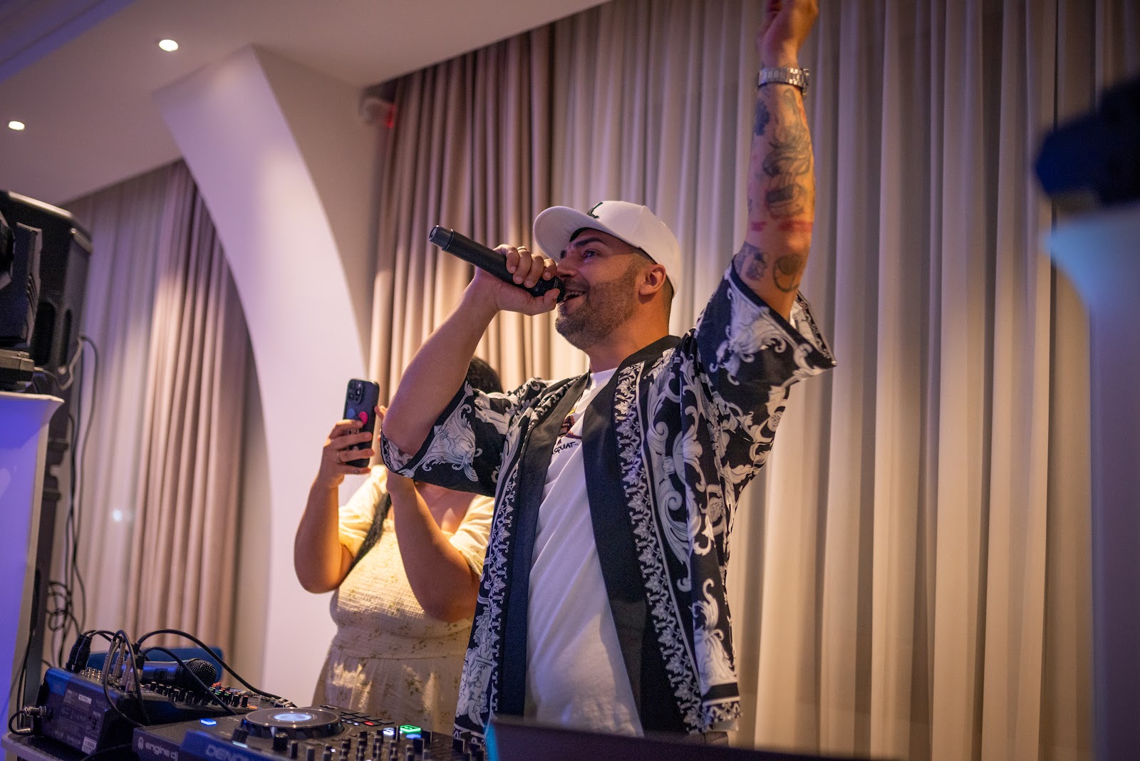 DJ Focșani - Alex Show (nunți, botezuri , majorate , cununii)