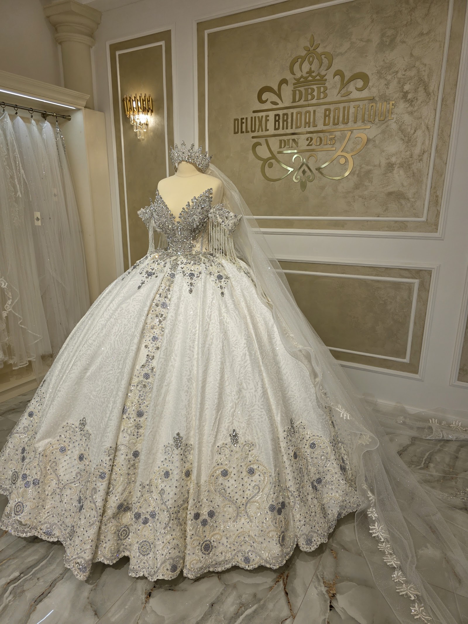 Rochii mireasa Focsani Deluxe Bridal Boutique