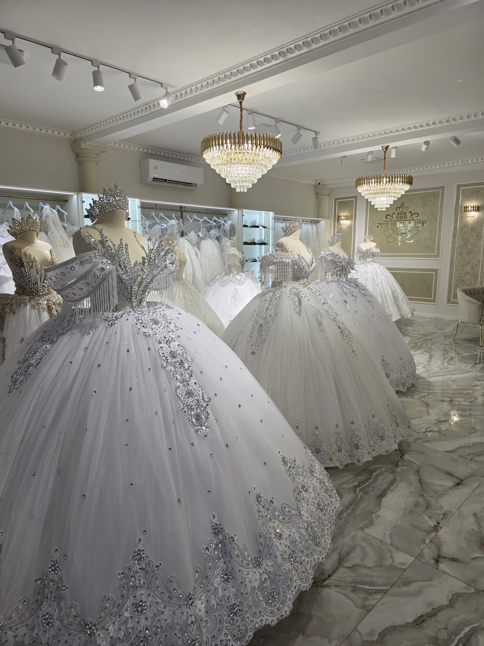 Rochii mireasa Focsani Deluxe Bridal Boutique