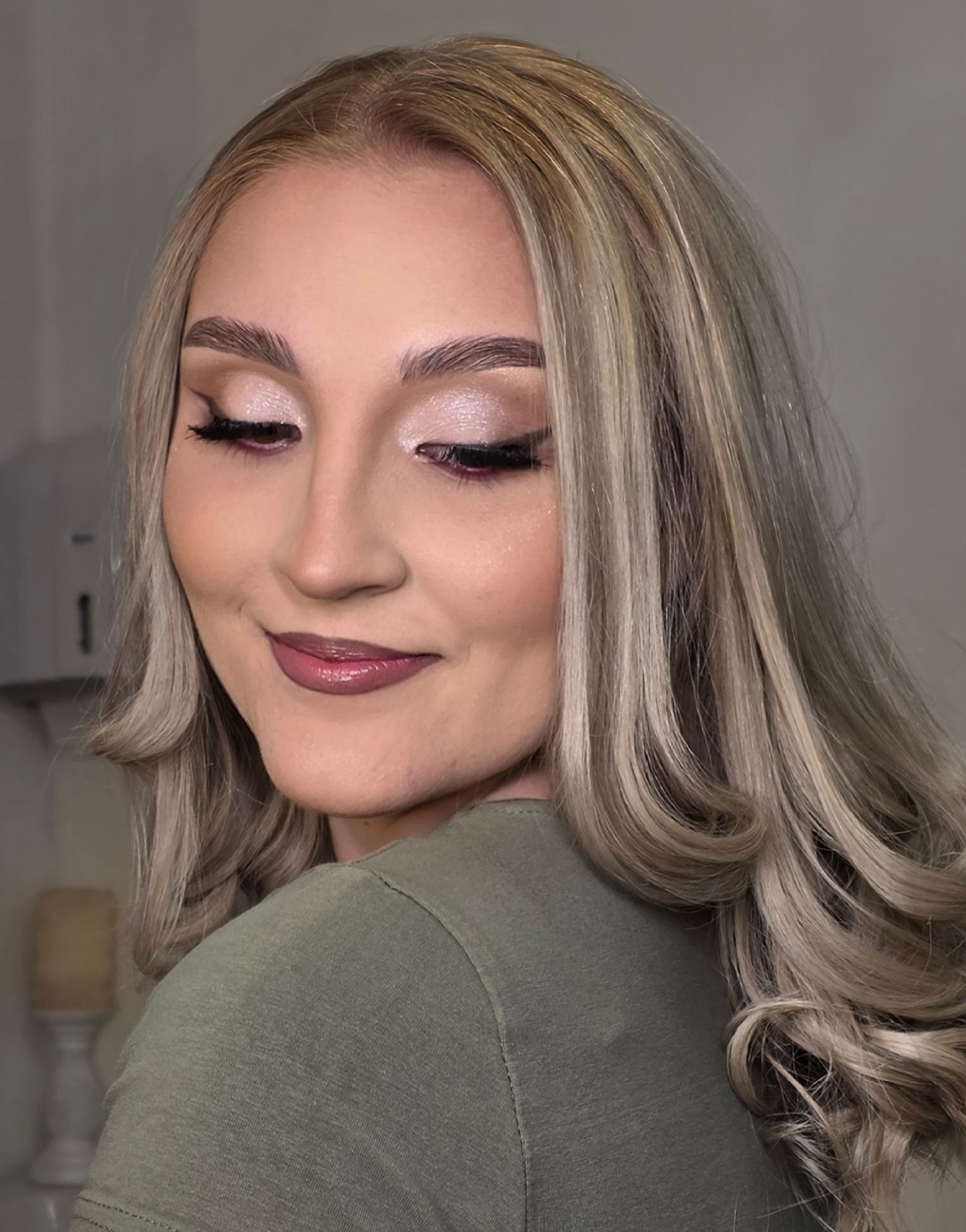 Ana-Maria GL Make-up Artist