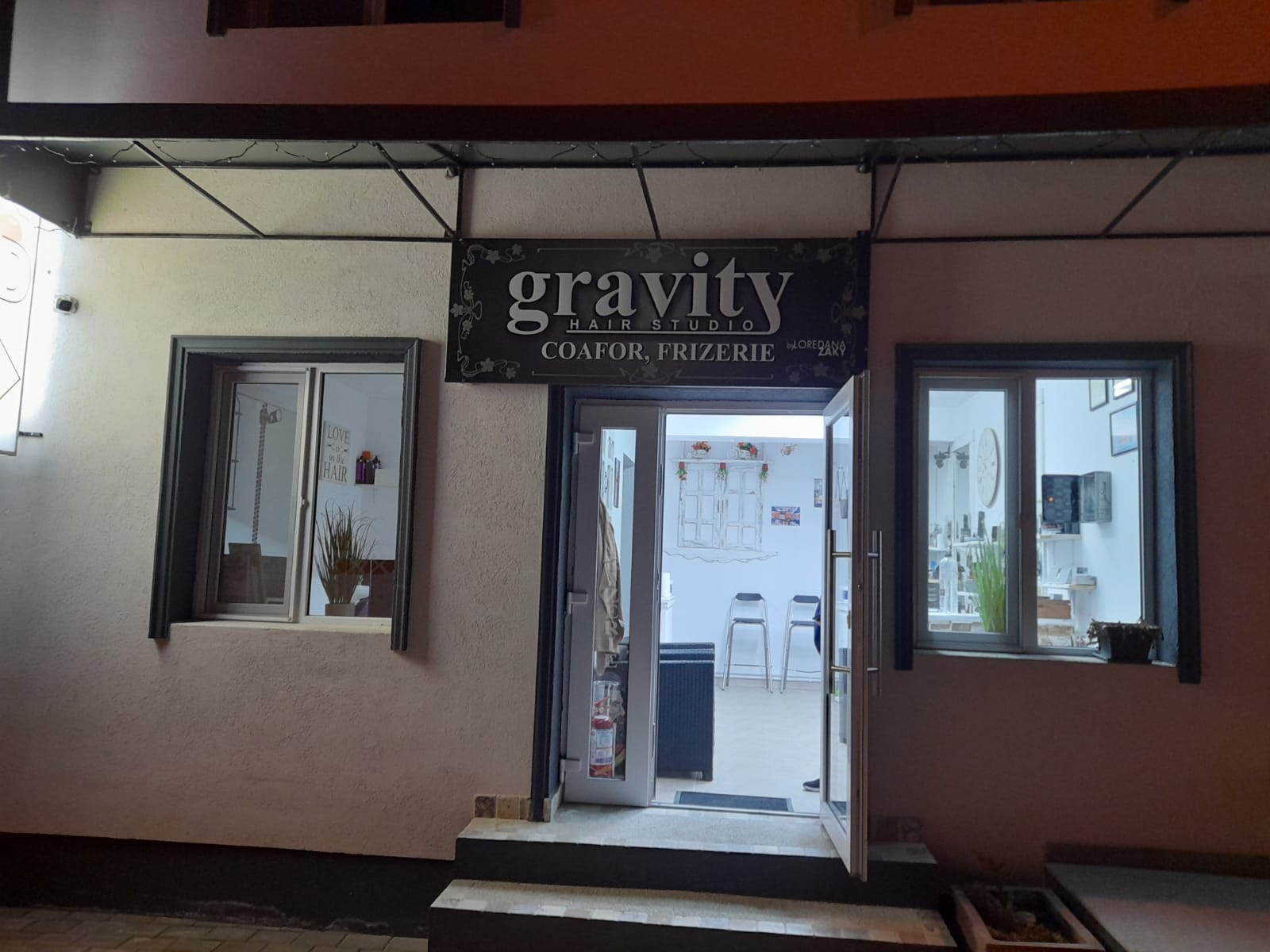 Gravity Hair Studio