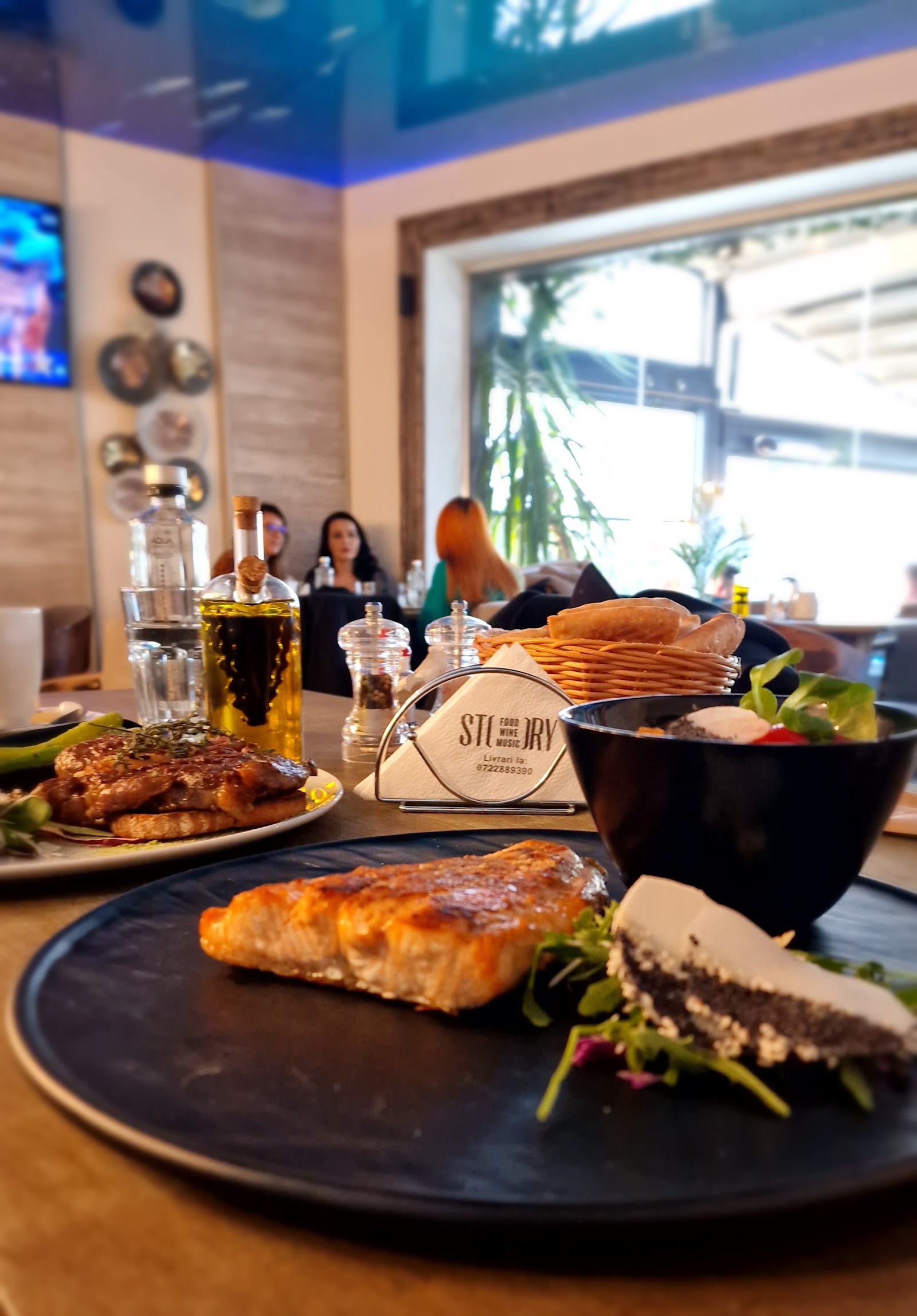 Restaurant STORY-food, wine, music