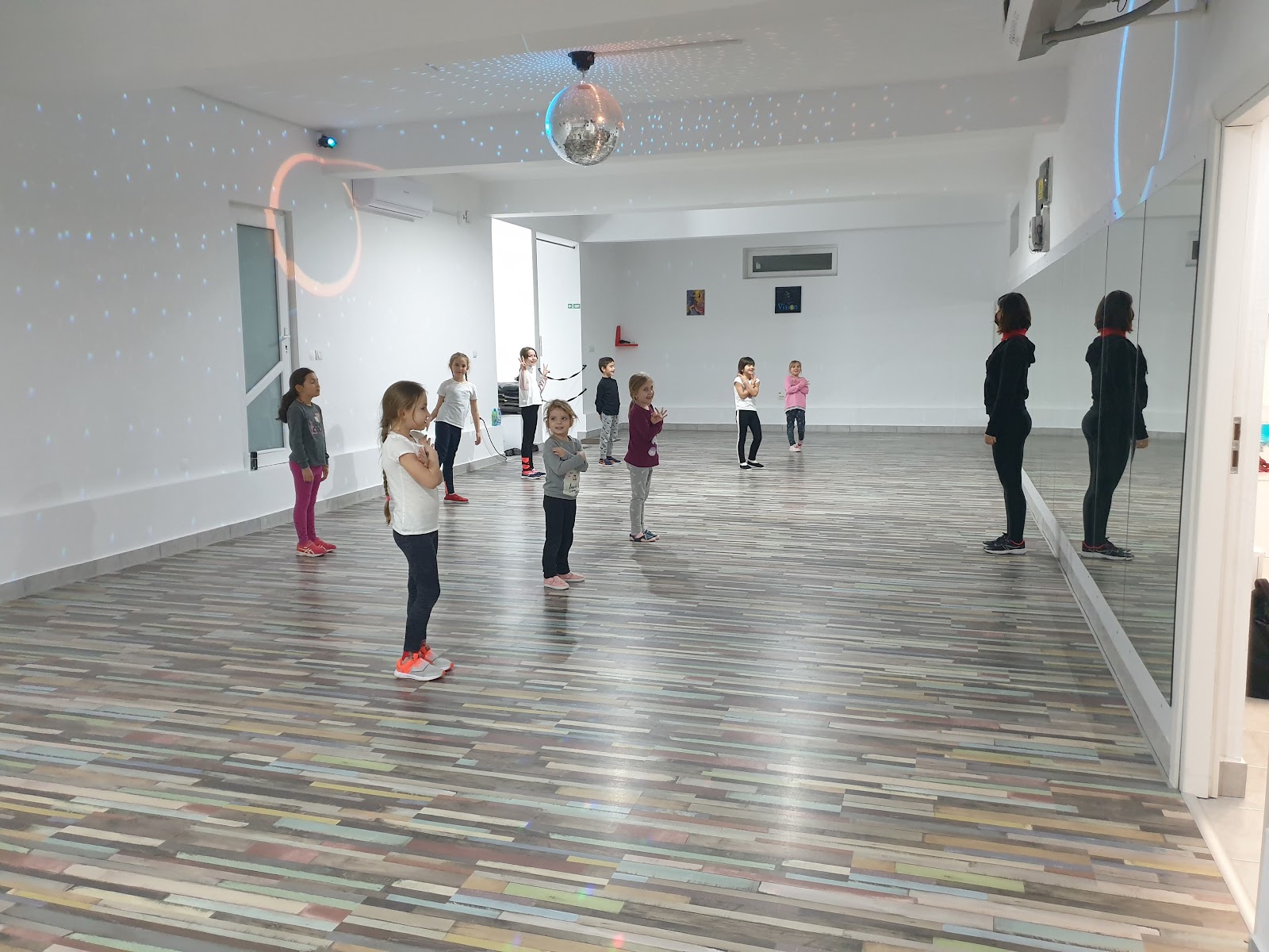 Dance Vision Bucharest- Romania - Cursuri Dans