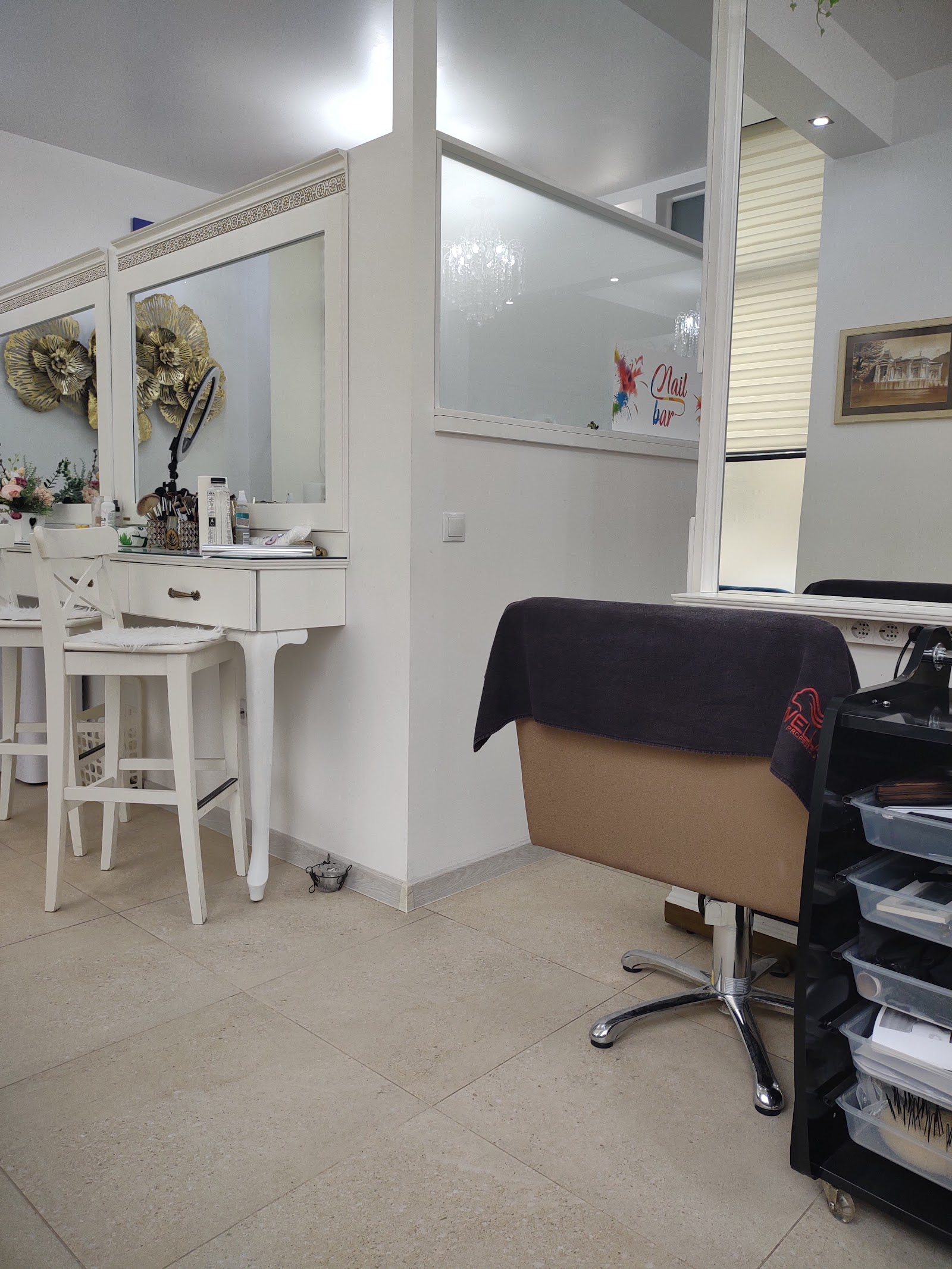 Unique Adina Salon
