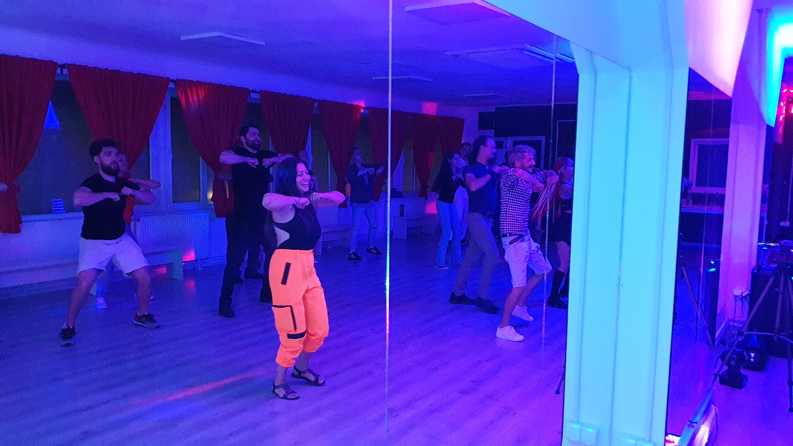 HDanceExperience