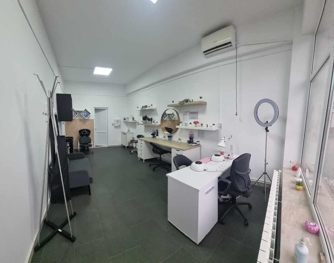 Nicolette Glamour Salon