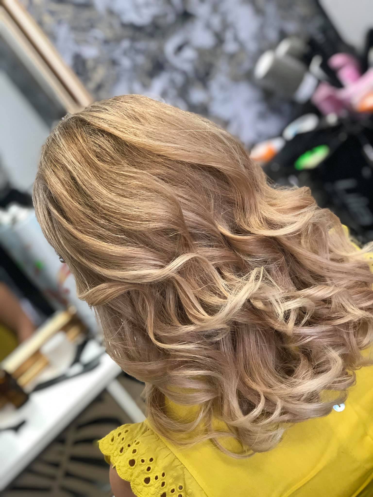 Nicolette Glamour Salon