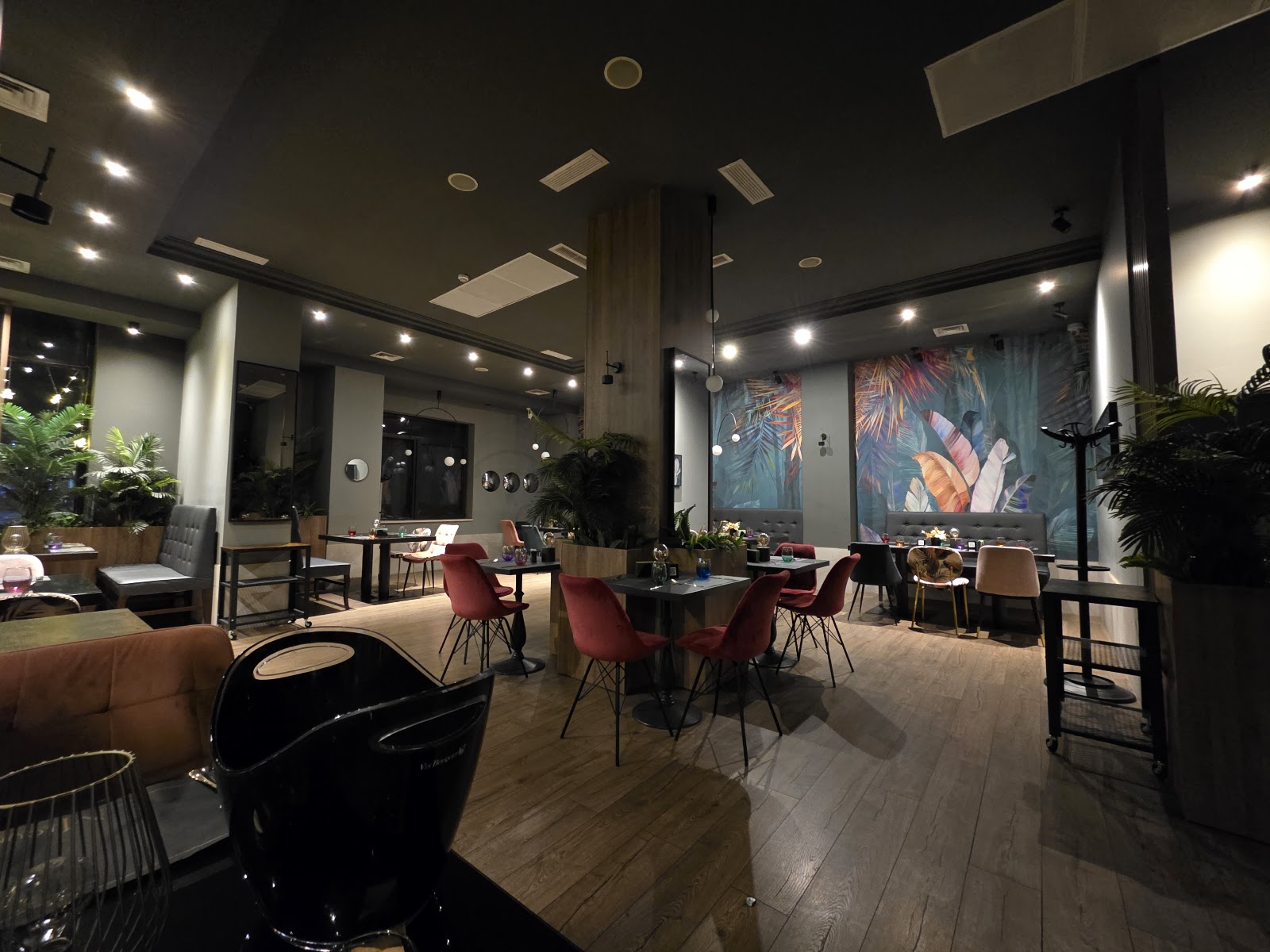 M LOUNGE