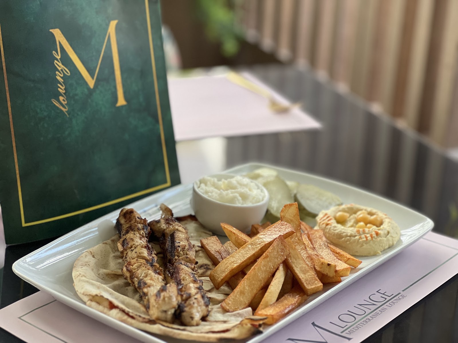 M LOUNGE