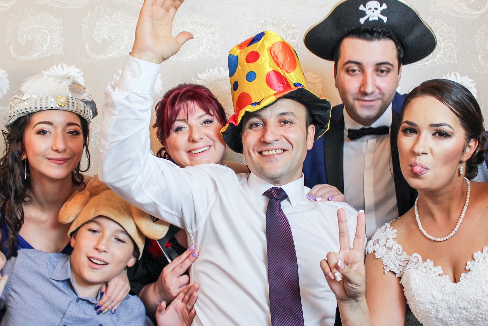 Cabina foto nunta, photo booth petrecere - iBooth Bucuresti