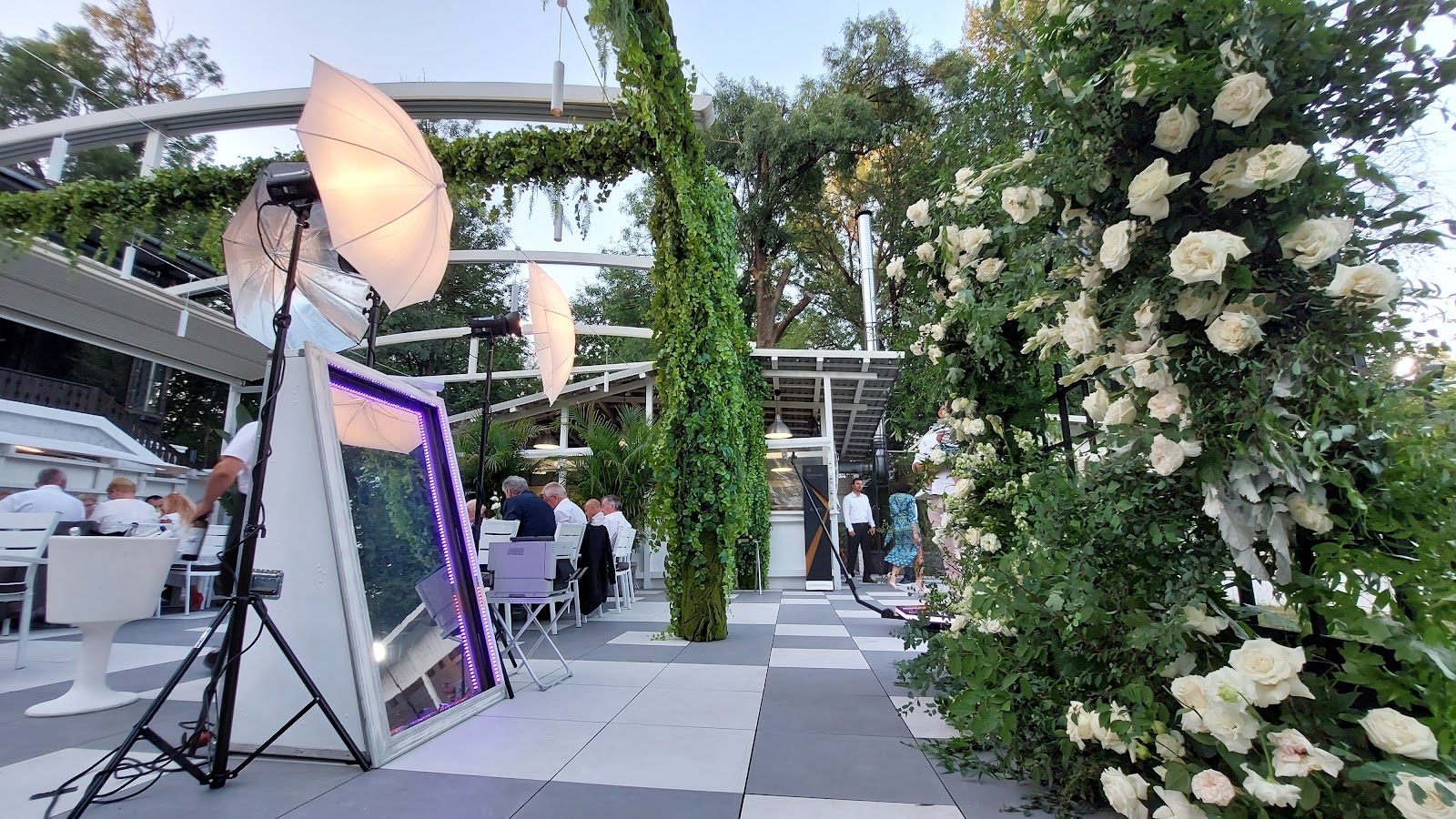 CABINA CU NEBUNII - Cabina foto - Oglinda foto - 360 Videobooth - Fum greu