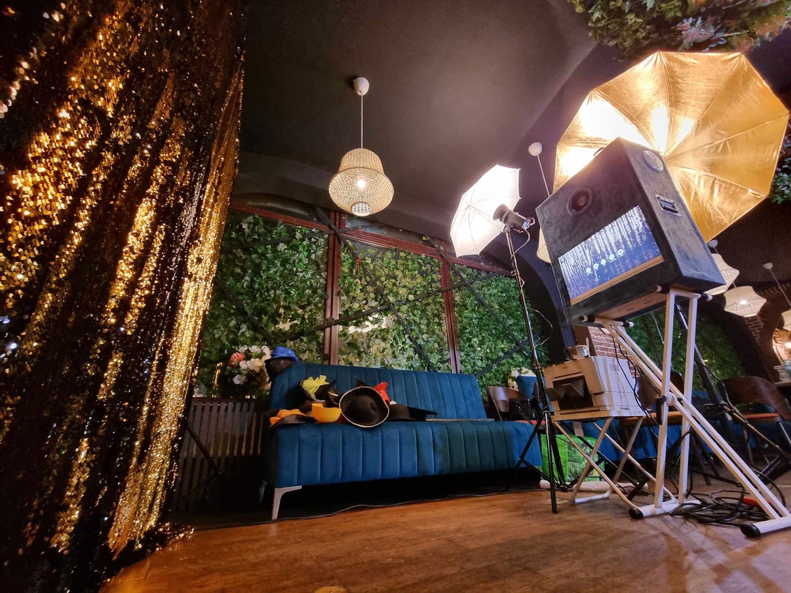CABINA CU NEBUNII - Cabina foto - Oglinda foto - 360 Videobooth - Fum greu