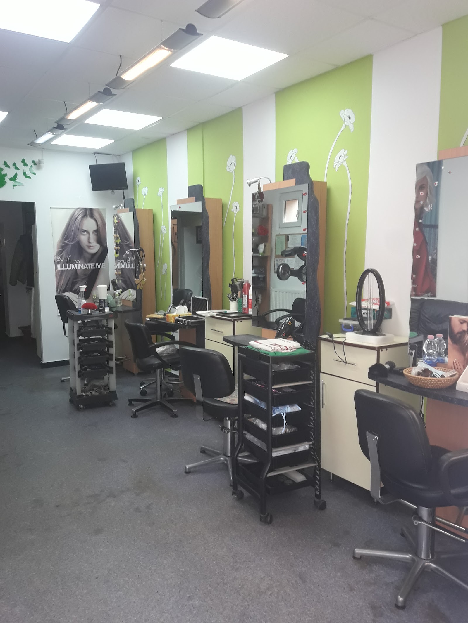 Salon Lore's