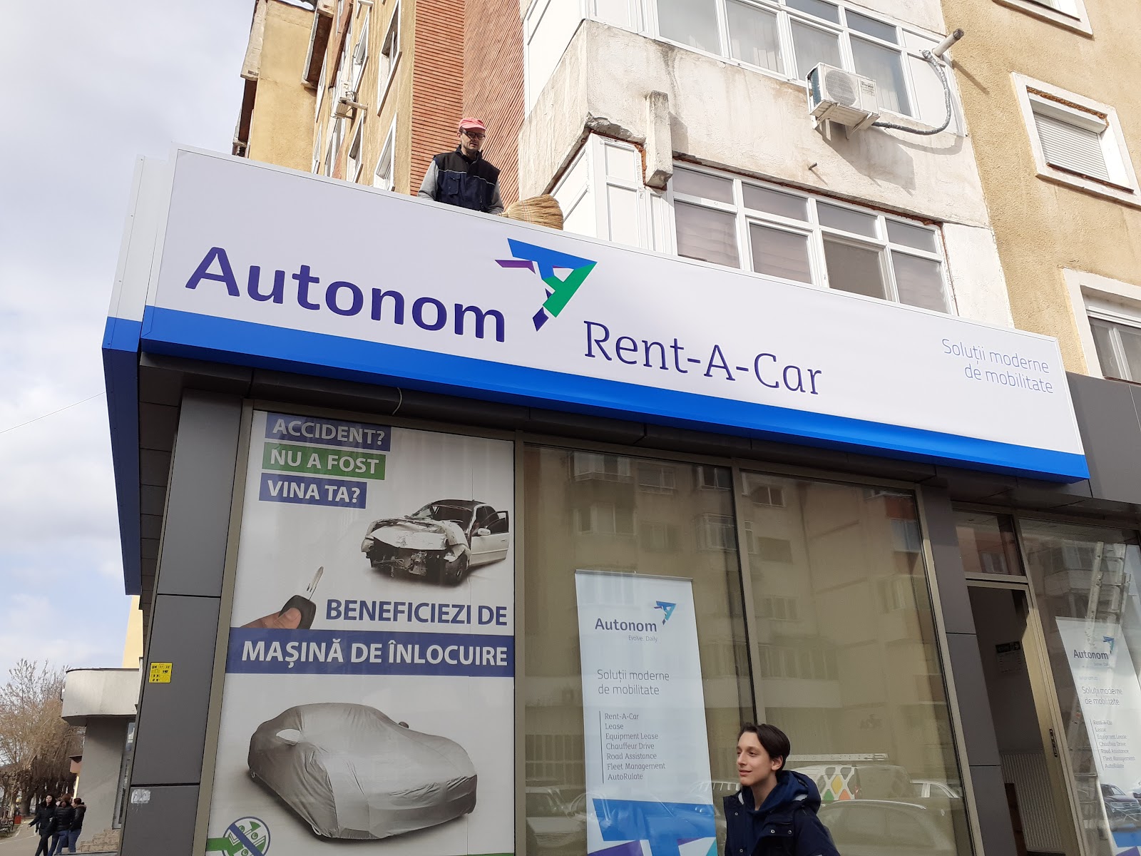 Autonom